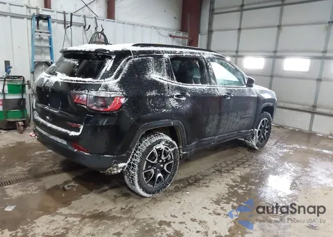 2025 Jeep Compass Trailhawk 4X4 из США, поврежденный, VIN 3C4NJDDN2ST622055